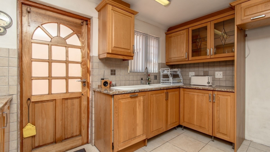 5 Bedroom Property for Sale in Sandbaai Western Cape